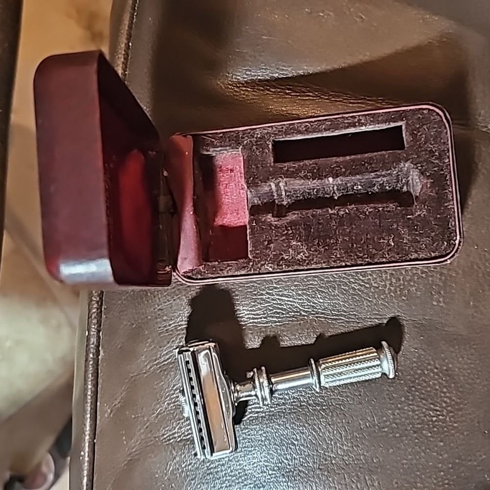 Ronson Razor in original case, Vintage
